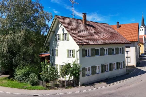 Immobilie in Argenbühl - Einfamilienhaus mit zwei Wohnungen und rund 184 m² Wohnfläche – ideal für Handwerker und kreati - Bild 1