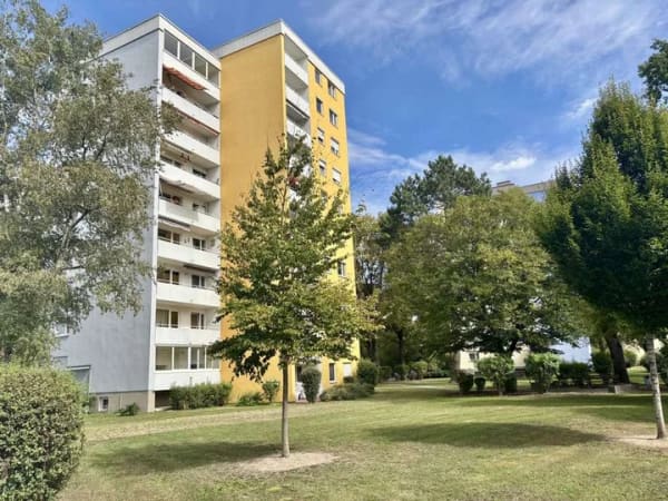 Immobilie in Landshut - Praktisch geschnittene 3-Zimmer-Eigentumswohnung zur Renovierung in Landshut - Bild 0