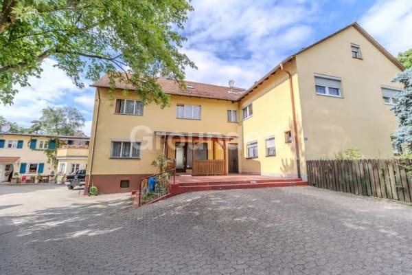 Immobilie in Bamberg - Wohnungspaket mit 3 Einheiten, Entwicklungspotenzial und 5 Garagen - Bild 0