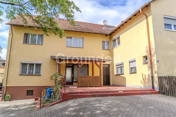 Immobilie in Bamberg - Wohnungspaket mit 3 Einheiten, Entwicklungspotenzial und 5 Garagen - Bild 1