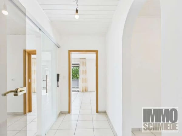 Immobilie in Lahnau - Exklusives Einfamilienhaus mit Einliegerwohnung - Bild 2