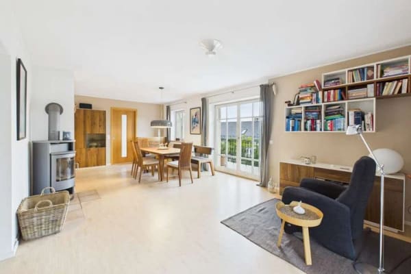 Immobilie in Gablingen - Ein Haus mit Charakter – besonderer Architektur, Weitblick und viel Raum - Bild 4