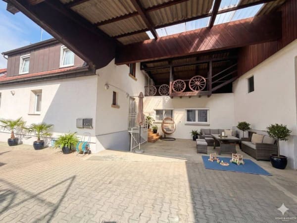 Immobilie in Neckarwestheim - Familienfreundliches Einfamilienhaus mit Einliegerwohnung in zentraler Lage - Bild 0