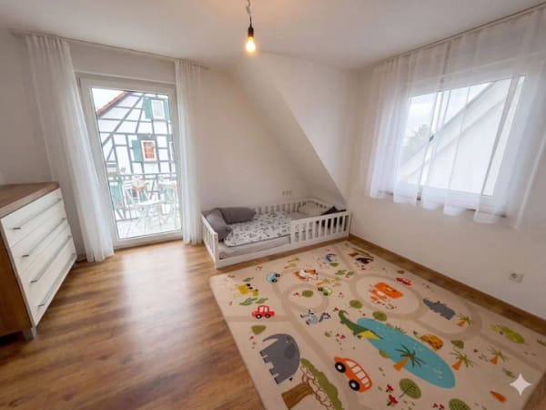 Immobilie in Neckarwestheim - Familienfreundliches Einfamilienhaus mit Einliegerwohnung in zentraler Lage - Bild 1