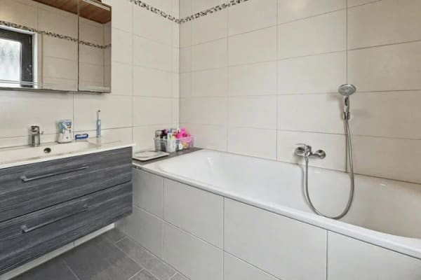 Immobilie in Adelsdorf - Modernisiertes Familienhaus mit Einliegerwohnung, Südgarten & PV-Anlage - Bild 4