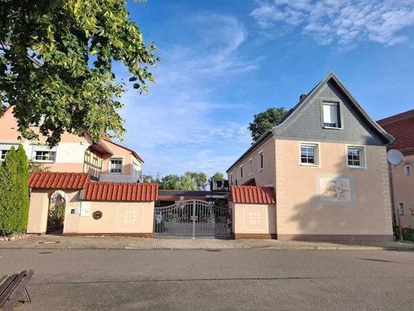 Immobilie in Pegau - VIEL PLATZ FÜR ZWEI FAMILIEN - Bild 0