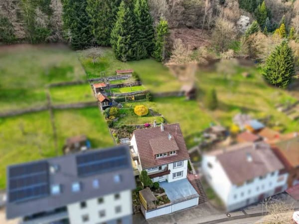 Immobilie in Höfen an der Enz - Für die Familie: Großzügiges Haus mit großem Garten und Doppel-Garage - Bild 3