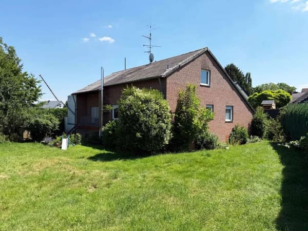 Immobilie in Wachtberg - Großzügiges Einfamilienhaus mit Traumgarten & Einliegerwohnung in Wachtberg-Werthhoven - Bild 0
