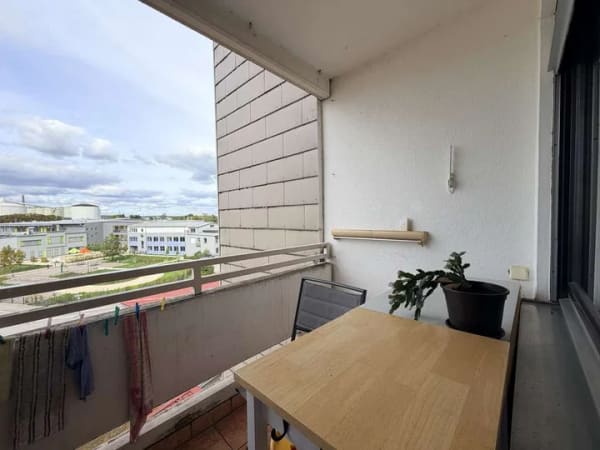 Immobilie in Rain - Modernisierte 3,5-Z.-ETW mit 2 Balkonen, TG-Stellplatz & Blick über die Dächer der Stadt Rain! - Bild 4