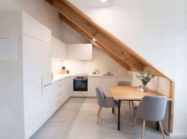 Immobilie in Geretsried - Gut vermietete 2-Zimmer-Dachgeschosswohnung mit großem Balkon - Bild 2