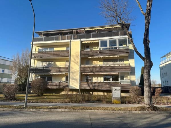Immobilie in Prien am Chiemsee - Großzügige 3-Zimmer Wohnung mit Südbalkon in attraktiver Lage - Bild 0