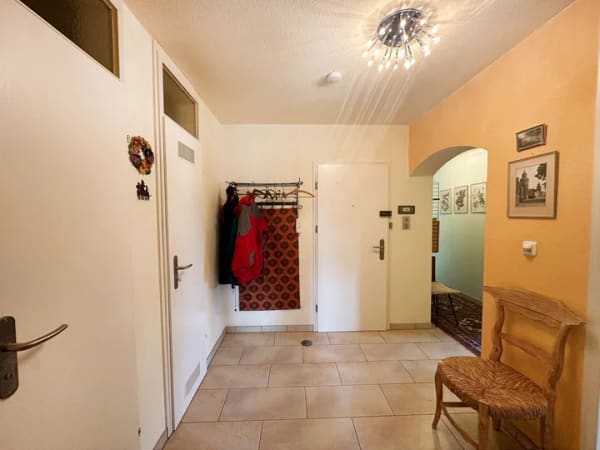 Immobilie in Prien am Chiemsee - Großzügige 3-Zimmer Wohnung mit Südbalkon in attraktiver Lage - Bild 1