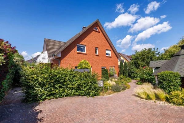 Immobilie in Baabe - Alles unter einem Dach. Mehrfamilienhaus mit 3 Wohnung und Wellnessbereich im Ostseebad Baabe - Bild 1