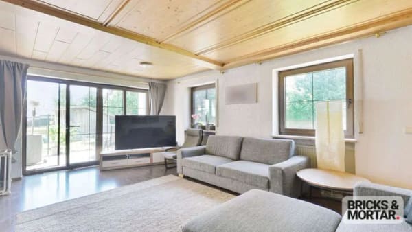 Immobilie in Ursberg - Zwei Wohnungen, ein Zuhause: Zweifamilienhaus mit Garten und Doppelgarage - Oberrohr - Bild 3