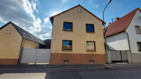 Immobilie in Böhl-Iggelheim - Viel Platz für Ihre Ideen in Böhl-Iggelheim : großes Haus mit Werkstatt, Nebengebäuden und Garten - Bild 4