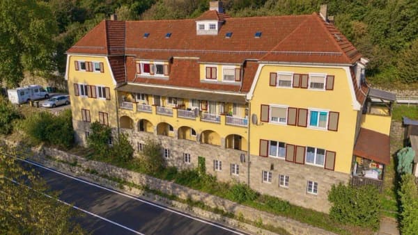 Immobilie in Weisenbach - Großzügige 4-Zimmer-Wohnung mit 2 Balkonen, Garten & Stellplatz – viel Potenzial in Weisenbach - Bild 1