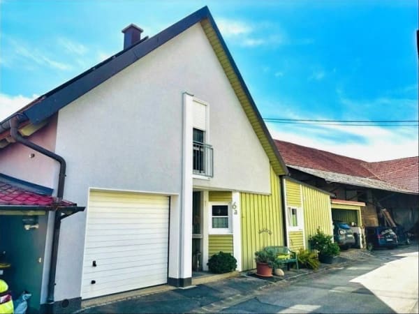Immobilie in Hofheim in Unterfranken - *TOP-ZUSTAND* Modernes, sehr gemütliches Haus mit Wi-Garten, Einbauküche, Kachelofen, PV/Speicher, Garage, 2 Carports uvm. - Bild 1