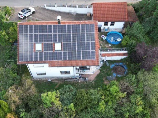 Immobilie in Veringenstadt - Ansprechendes Einfamilienhaus BJ 92 mit viel Platz im Haus und ums Haus. Zwei Bäder-PV-Nahwärme-Zisterne, Elw. denkbar! - Bild 2