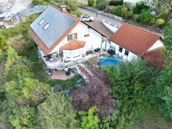 Immobilie in Veringenstadt - Ansprechendes Einfamilienhaus BJ 92 mit viel Platz im Haus und ums Haus. Zwei Bäder-PV-Nahwärme-Zisterne, Elw. denkbar! - Bild 3