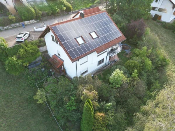 Immobilie in Veringenstadt - Ansprechendes Einfamilienhaus BJ 92 mit viel Platz im Haus und ums Haus. Zwei Bäder-PV-Nahwärme-Zisterne, Elw. denkbar! - Bild 4