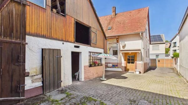 Immobilie in Walzbachtal - Freistehendes Einfamilienhaus mit großer Scheune in Walzbachtal-Wössingen - Bild 1