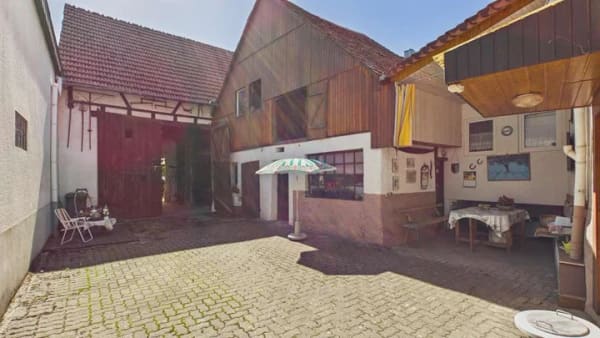 Immobilie in Walzbachtal - Freistehendes Einfamilienhaus mit großer Scheune in Walzbachtal-Wössingen - Bild 2