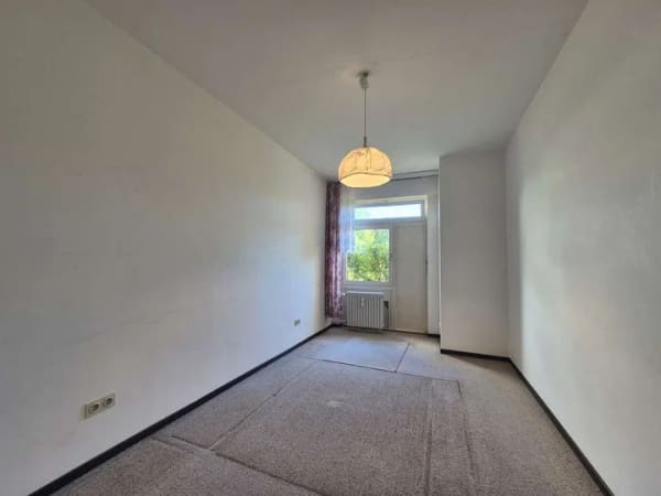 Immobilie in Geretsried - ***frei*** Gut geschnittene 2-Zimmerwohnung: Selbst renovieren, eigene Ideen umsetzen - Bild 2
