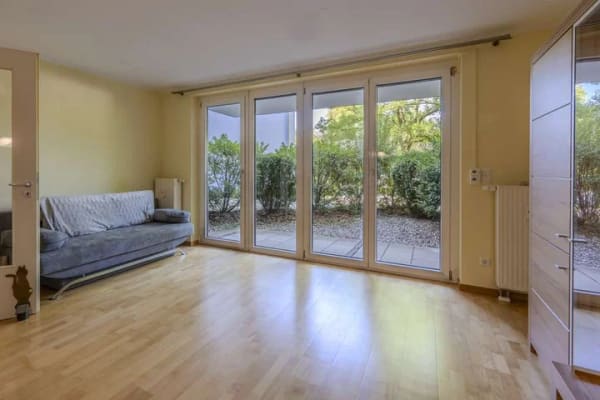 Immobilie in Neuried - Wohnen mit Garten! Großzügige 2-Zimmer-Wohnung mit zwei Terrassen, ruhige Lage, bezugsfrei - Bild 1