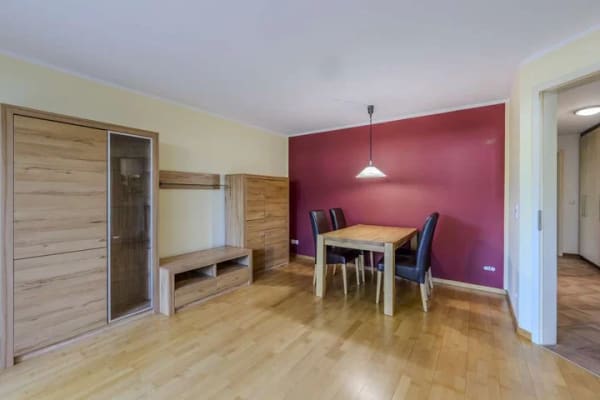 Immobilie in Neuried - Wohnen mit Garten! Großzügige 2-Zimmer-Wohnung mit zwei Terrassen, ruhige Lage, bezugsfrei - Bild 2