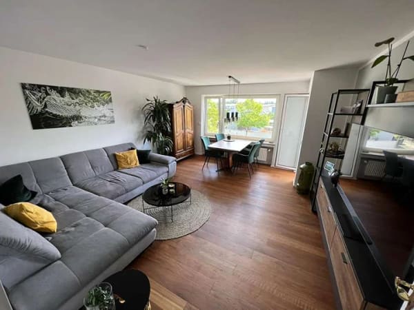 Immobilie in Neuried - Hochwertig sanierte 3-Zimmer-Wohnung mit Südbalkon und Tiefgaragenstellplatz in ruhiger Lage Neuried - Bild 1