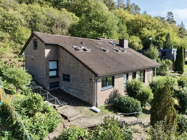 Immobilie in Mittenaar - Finanzierbareres 3 Familienhaus für Familien in Mittenaar, tolle Möglichkeit für Kapitalanleger - Bild 0