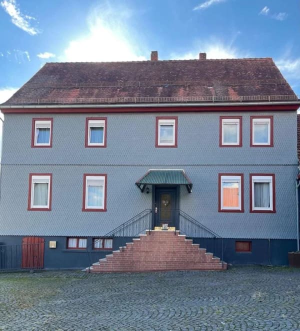 Immobilie in Büdingen - Viel Raum zum Leben – freistehendes Fachwerkhaus mit großem Grundstück! - Bild 1