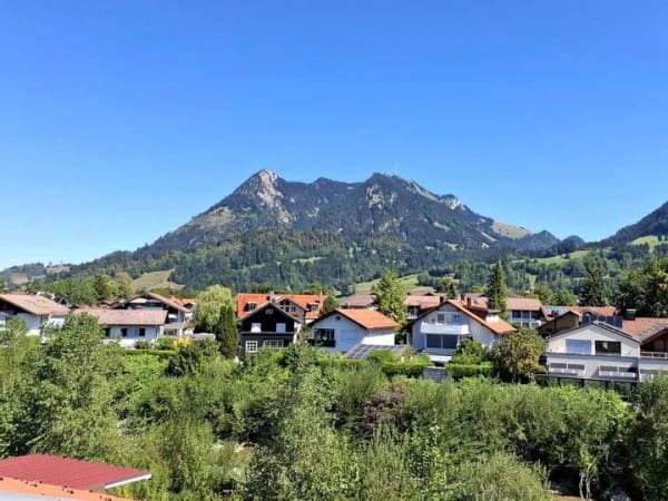 Immobilie in Sonthofen - Ferienwohnung mit herrlicher Aussicht auf den Grünten - Allgäuer  Bergwelt direkt vor der Tür! - Bild 1