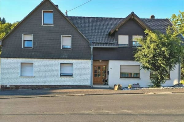 Immobilie in Netphen - Platz für zwei Generationen: Doppelhaus in Netphen-Hainchen, 210 m² Wohnfläche, 670 m²
Grundstück - Bild 0