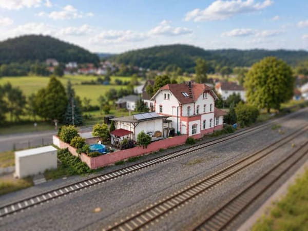Immobilie in Lahntal - Kapitalanleger aufgepasst! Bahnhofsgebäude mit 5 Einheiten in Göttingen - Bild 1