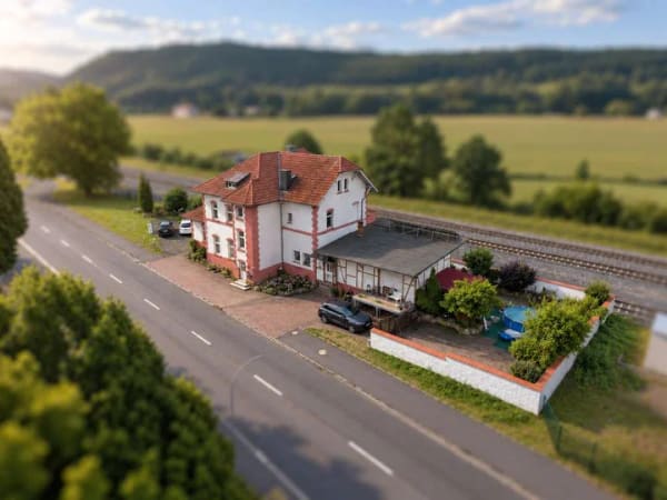 Immobilie in Lahntal - Kapitalanleger aufgepasst! Bahnhofsgebäude mit 5 Einheiten in Göttingen - Bild 2