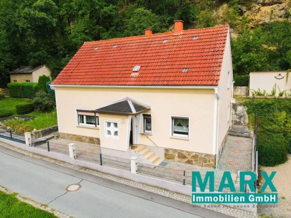 Immobilie in Bernstadt auf dem Eigen - Geräumiges Einfamilienhaus mit 3,5 Zimmern in der idyllischen Umgebung von Bernstadt auf dem Eigen - Bild 0