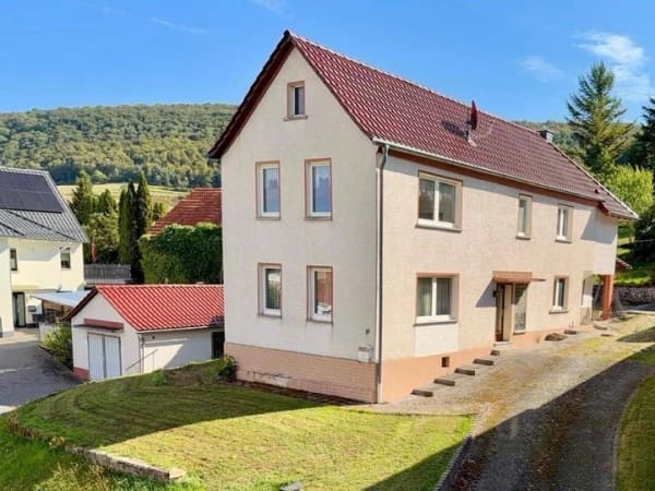 Immobilie in Treffurt - Praktisches Ein-/Zweifamilienhaus mit schönem Grundstück - Bild 1