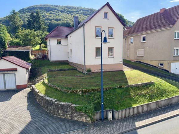 Immobilie in Treffurt - Praktisches Ein-/Zweifamilienhaus mit schönem Grundstück - Bild 2