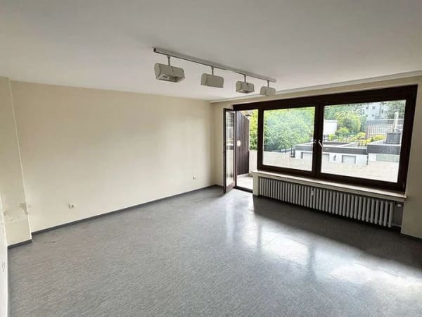Immobilie in Oerlinghausen - 2 Wohnungen // 2 Balkone // 2 Stellplätze // 6 Zimmer - Bild 1