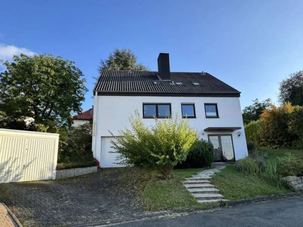 Immobilie in Habichtswald - Freistehendes Ein- bis Zweifamilienhaus mit Garten & Freisitz in Habichtswald-Dörnberg - Bild 1