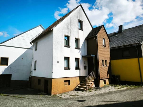 Immobilie in Mengerskirchen - Neuer Preis!! Kleines Einfamilienhaus im Ortskern von Mengerskirchen - Bild 0