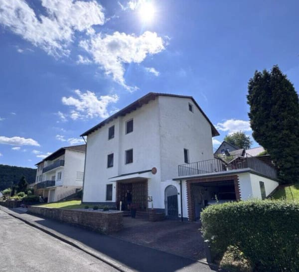Immobilie in Bad Karlshafen - Zweifamilienhaus mit Wintergarten & großzügigem Garten in Bad Karlshafen-Diemelhöhe - Bild 0