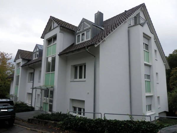 Immobilie in Königsfeld im Schwarzwald - Gepflegte Zweizimmerwohnung mit Balkon und Tiefgaragenstellplatz in idyllischer Wohnlage - Bild 0