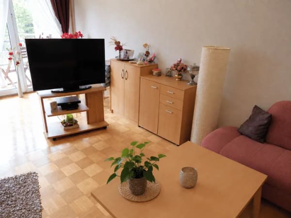 Immobilie in Königsfeld im Schwarzwald - Gepflegte Zweizimmerwohnung mit Balkon und Tiefgaragenstellplatz in idyllischer Wohnlage - Bild 2