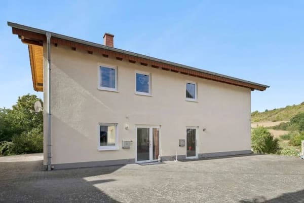 Immobilie in Burgsponheim - Wohnen mit Weitblick – großzügiges Zuhause mit Einliegerwohnung und offenem Sichtdachstuhl - Bild 0