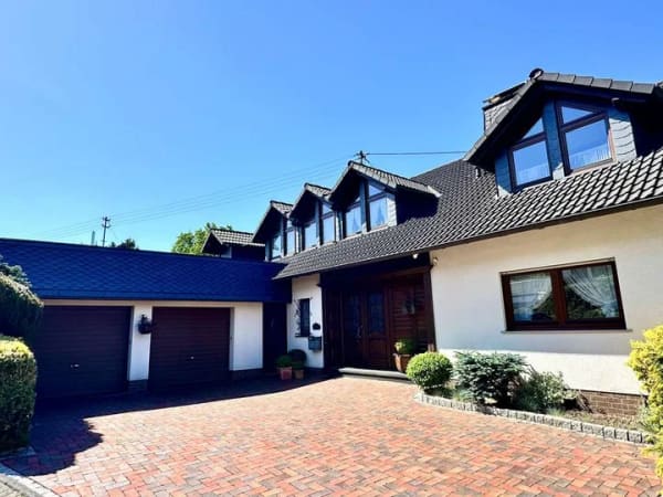 Immobilie in Hilchenbach - Sofort beziehbares Einfamilienhaus mit Einliegerwohnung in Hilchenbach - Bild 1