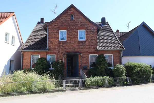 Immobilie in Nordstemmen - Einfamilienhaus mit historischem Fachwerkcharme und Ausbaupotenzial in Nordstemmen/Rössingen - Bild 0