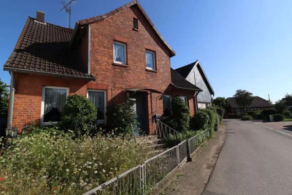 Immobilie in Nordstemmen - Einfamilienhaus mit historischem Fachwerkcharme und Ausbaupotenzial in Nordstemmen/Rössingen - Bild 1