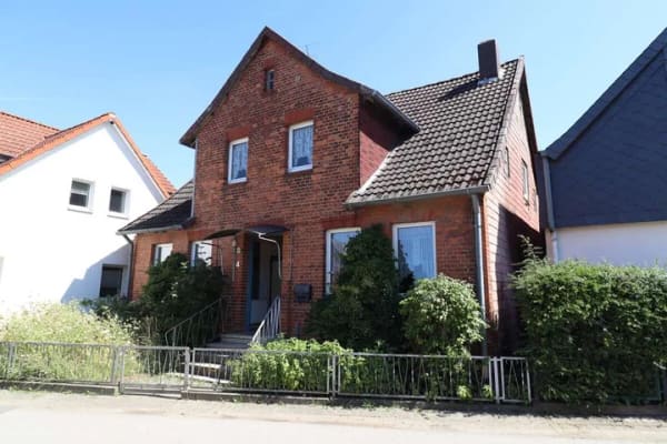Immobilie in Nordstemmen - Einfamilienhaus mit historischem Fachwerkcharme und Ausbaupotenzial in Nordstemmen/Rössingen - Bild 2